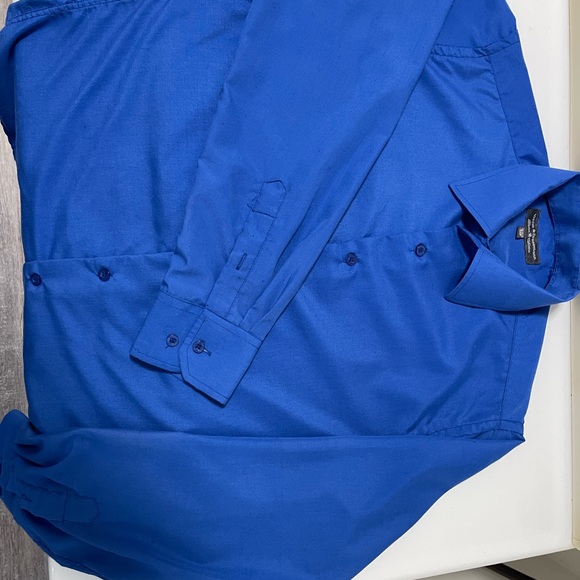 Small men’s button up - Picture 3 of 3